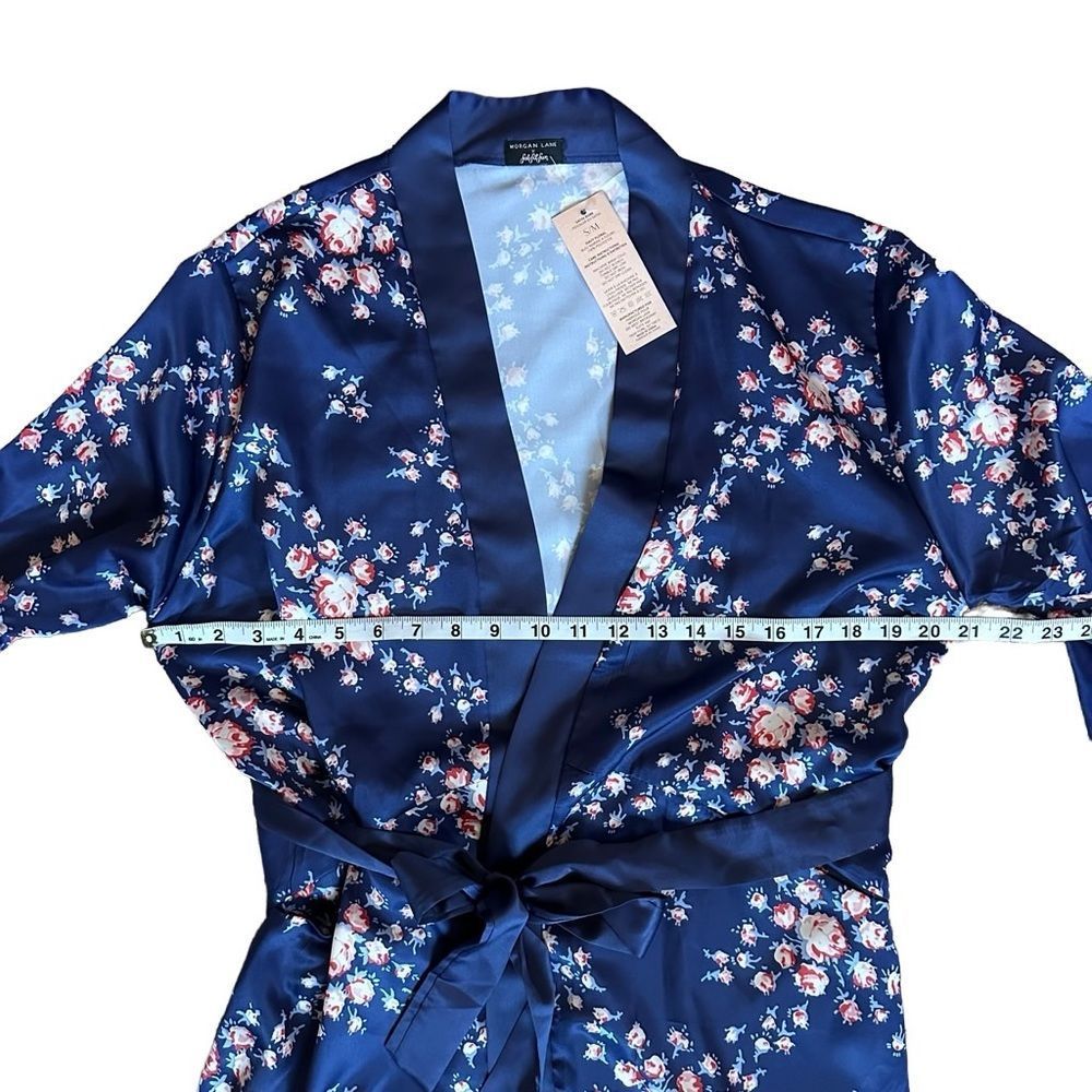 Morgan Lane x FabFitFun Navy Floral Long Sleeve Short Satin Belted Robe Sz S/M - Picture 9 of 12